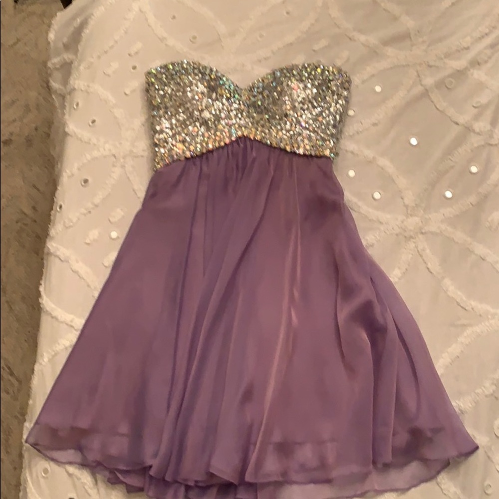 Dress: high school girl could wear to a dance.